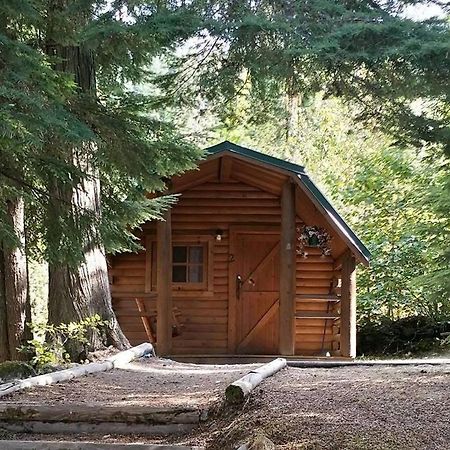 Sicamous Rv & Cabin Resort Malakwa Luaran gambar