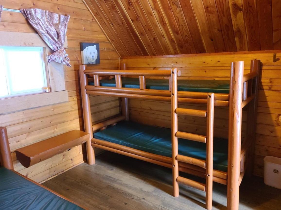 Sicamous Rv & Cabin Resort Malakwa Luaran gambar