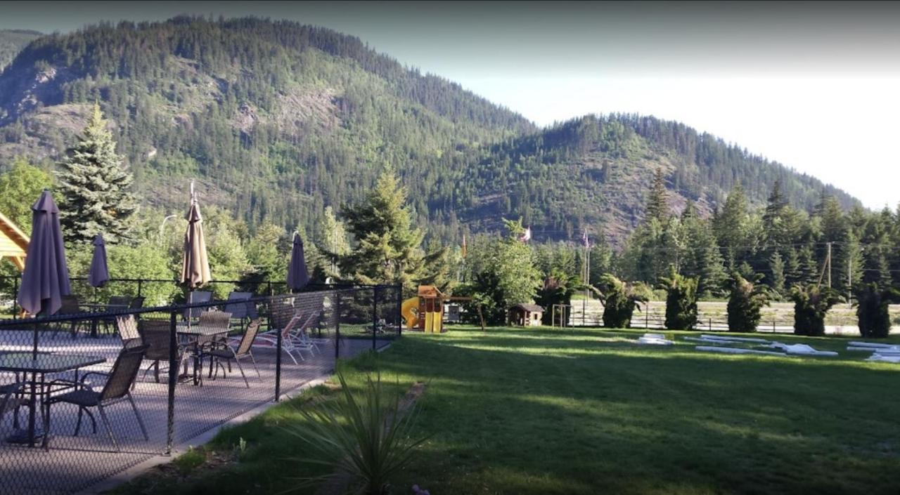 Sicamous Rv & Cabin Resort Malakwa Luaran gambar