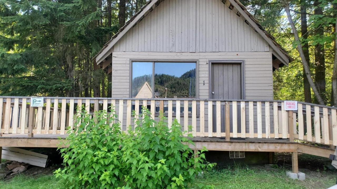 Sicamous Rv & Cabin Resort Malakwa Luaran gambar